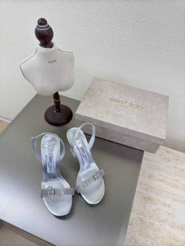 钻扣凉鞋 水滴跟 凉鞋 25 配饰 系列 Jimmychoo 白色 Collins Store Jimmy Choo 亮片 系列经典之作 最近好多宝宝来到Col