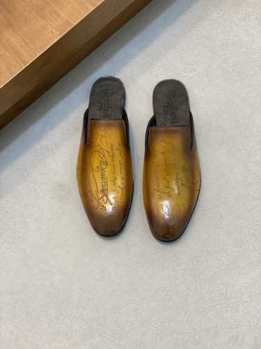 Berluti 布鲁提 刺青新款男士一脚蹬拖鞋 高端质感感受，进口顶级擦色小牛皮，质感极好，鞋面上饰有scritto刻字图样，Logo立体分明，欧美风格走马蜡线