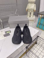 出厂480 性价比版本 巴黎 Sneaker 十二代满钻 施华洛世奇系列 鞋面鞋身全部用满钻覆盖 整体呈现奢华感觉 鞋型汲取了Balenciaga Track和