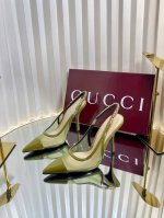 顶级版本 Gucci古驰女士G女士尖头银质感小字母Logo跟鞋火爆全网100周年秀场大爆款无原版不开发购买原版一比一完美复刻 ，黑色内里金属链条 面料：进口网面