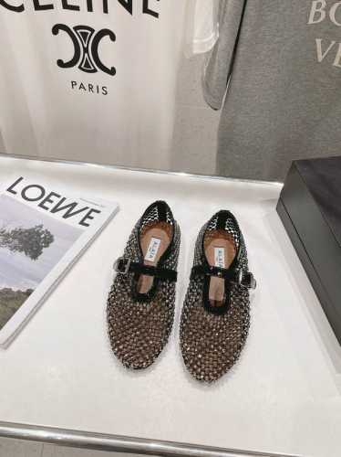 高版本出厂 独家新品 Alaia 阿莱亚25Ss 走秀款平底芭蕾舞鞋 最近超火的一款平底鞋 章小蕙同款 甜酷芭蕾风 人气超高的一款芭蕾舞鞋，浪漫又迷人 舒适百搭