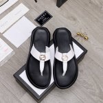 工厂价 Gucci 古驰 新款休闲拖鞋，官网1:1、高品质 完美做工 透射出一种尊贵奢华，高端超凡工艺中升华其奢侈定义。码数；38-44 大量现货