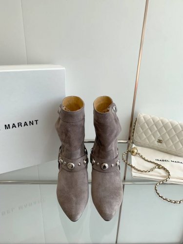 Isabel Marant 伊莎贝尔 2024 ｜秋冬新品西部牛仔短靴 ￥ 法国时髦品牌 独特设计风格 每个配色都很百搭 慵懒风搭配 提亮整个造型 更休闲舒适