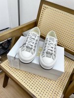 Dior 2024迪奥Walk‘n系列 厚底流须帆布鞋 休闲运动鞋这款 Walk’n‘Dior 厚底运动鞋是一款时尚单品，提升该系列的格调。Oblique 印花