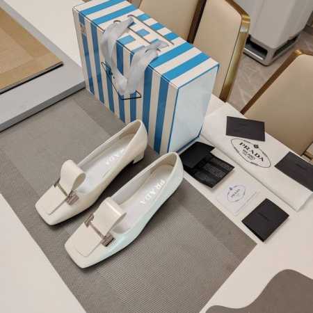 方头露舌皮饰金属扣头穆勒单鞋系列 顶级包装配套最高版本 PRADA 2025s普拉达春夏新品， 顶级版本 实力来袭！复古时尚普拉达公主糖果风格单鞋，少女必备 制 - 点击图像关闭