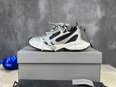 現貨 独家版本 九代 最新爆款3Xl Sneaker系列 情侣款 休闲 老爹鞋 运动鞋 原版购入开发 做货 3Xl Sneaker 整体鞋型汲取了 Tra和 R