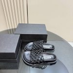 厂价 jilsander 吉尔桑达25Wf春夏 渔网编织镂空拖鞋 太佩服设计师这一季的计设了 一双刻着时髦两字的单鞋 可文艺可时髦 穿搭率实在太高了 镂空编织设