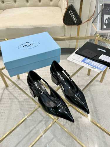 PRADR 普拉达 上新出厂价 进口真皮底 仿真皮底 Prad* Raf simons x 2024 aw 早春最新T台走秀粗跟系列款 鞋面：进口牛柒皮 内里：