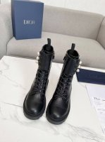 高版本出厂皮里 羊毛里 Dior*迪奥D家2024ss秋冬新品短靴，经久不衰的绑带短靴，彰显经典设计，市场顶级版本 采用柔软的牛皮制作，打造休闲又不失优雅的风格