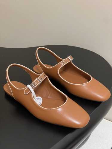 顶级品质 Hermes 爱马仕 H家25S春夏新款玛丽珍鞋 包头后空凉鞋平底芭蕾舞 山羊皮和Nappa皮革玛丽珍鞋，搭配标志性“H”鞋扣和撞色滚边，打造精致柔美