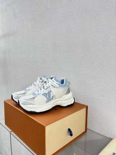 L驴 Run55 增高运动鞋老爹鞋 侧Logo 蓝色 年度舒适运动鞋舒适度堪比专业运动鞋，兼具时尚和实用，完全不会磨脚 材质介绍: 1鞋面选材采用纯进口的Dk透