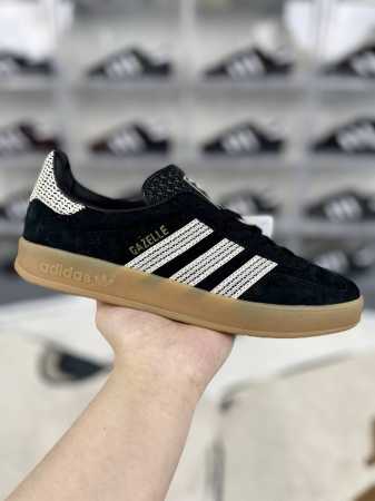 260 Adidas Originals Gazelle Indoor 舒适 防滑耐磨 低帮 板鞋 男女款 黑色 德训鞋 Adidas Gazelle 复古运动 - 点击图像关闭