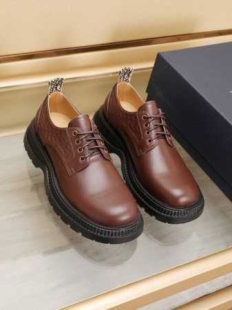 工厂 Dior Buffalo新款低帮德比休闲皮鞋，2024春季男装系列新品，将打破常规的特色元素与 Dior 的高订美学风格理想结合。原版头层牛皮革鞋面搭配饰 - 点击图像关闭