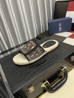 出厂价Pp： 迪奥原单品质， 2025新品男士休闲凉拖鞋, 原版皮字母织带搭配制作，高端品质, 原版大底宽松舒适，百搭时尚单品！Size 38-44 可订做，4