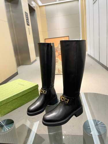冲量价: 15寸靴高版本Gucci秋冬新款女士马丁靴 原版购入开发秒变马丁靴！这款踝靴匠心装饰经典字母造型配件。该配件灵感源自70年代Gucci典藏腰带扣设计，