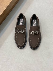 ferragamo 男士皮鞋，高品质，顶级狠货，鞋面进口头层磨砂牛皮，内里垫脚均用进口牛皮，原版五金，配原版轻质大底，配码38-45， 38,45订做不退换