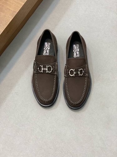 ferragamo 男士皮鞋，高品质，顶级狠货，鞋面进口头层磨砂牛皮，内里垫脚均用进口牛皮，原版五金，配原版轻质大底，配码38-45， 38,45订做不退换