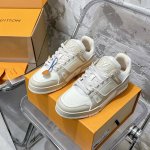 情侣码# 顶级代购版本 Lv Trainer 情侣限定系列休闲运动篮球鞋 颜值担当 上脚帅炸，每个颜色都是巨巨巨好看！潮人必备单品 原版订制压纹粒面小牛皮 非市