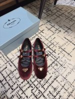工厂P P330 Prada 24Ss 普拉达秋冬新品 实力来袭 玛丽珍单鞋 芭蕾舞鞋 超级爆系列爆品，各大网红明星乔欣，程潇，同款圆头三角扣 玛丽珍单鞋 ！