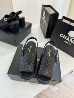 代购级 Chanel 24C春夏新品粗跟鱼嘴 中空 凉鞋系列 这一季山茶花系列真的超美 香奶奶家一贯的优雅名媛气质 高级感十足！上脚非常Nice～ 不管光脚穿或