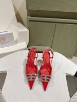 升级版 巴黎世家 Balenca*A 新款漆皮钻扣单鞋上新！这款鞋型是淑女尖头单鞋上脚美爆又百搭 Ins爆款 原版购入开模，定制牛漆皮私膜定制钻扣，所有的材质与