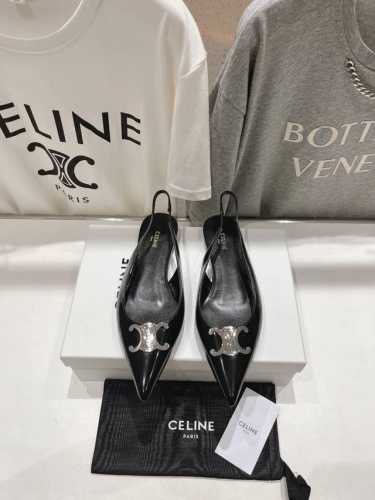 高版本出厂 Celine 赛琳25Ss 早春最美黑银尖头平底鞋小凉鞋～ 思琳标志性的五金扣高级优雅 上脚显瘦得来超有气质～百搭日常着用都是一绝的单品！小平跟轻松