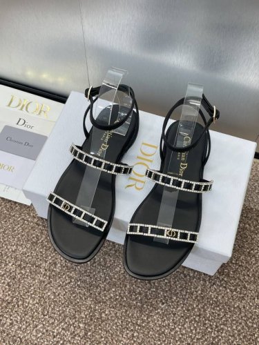 工厂p价p 迪奥 Dior 2025春夏最新款Attitude 拼色水晶凉鞋 Cd字母Logo五金扣平底交叉带露趾女鞋 材质：原版定制进口小牛皮 金属羊皮+水染