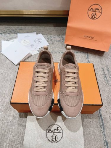 顶级版本 Ss HermèS 爱马仕 初秋新品 情侣款 休闲鞋 拼色设计Mm风 超前时尚 简约高级 随意搭配 上脚非常轻便舒适 鞋面：麂皮 牛皮 内里：羊皮 大