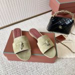 平底 粗跟 代购级 Loro piana Summer Charms Ser LP女士凉鞋拖鞋这款绒面羊皮革凉鞋搭配饰有Loro Piana My Charms