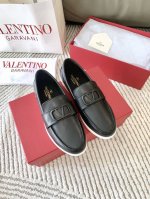 出厂价 、24ss Venatio*华伦天奴专柜同步爆款乐福鞋 专业高端 完美复刻 高端品质 顶级正品专柜一致全套高端包装 男士出差商务 一脚蹬男士鞋 上脚舒适