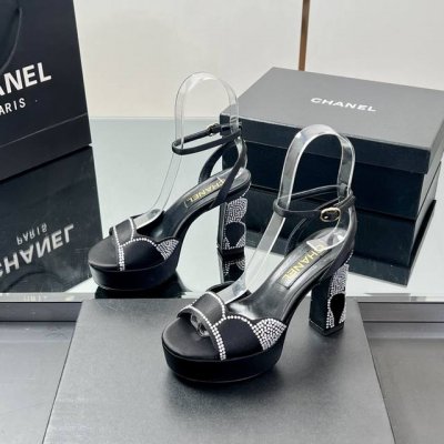 厂价 chanel香奈儿 水钻粗跟高跟鞋防水台凉鞋 顶级版本 简约而不失优雅的设计 好穿好搭清新脱俗 生动知性优雅 更蕴含着不羁的时尚态度 这种态度是从心底里释