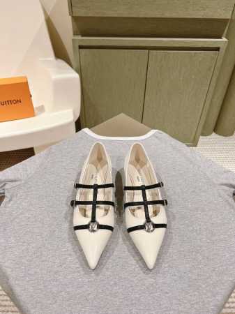 路易威登 224 Lv Cruise女鞋 早春新款绝美尖头小跟鞋这一季太让人惊喜了，时尚界久违的极简之美，多巴胺配色毫不费力的优雅风来袭时髦精致绝美穿上就是仙飘 - 点击图像关闭