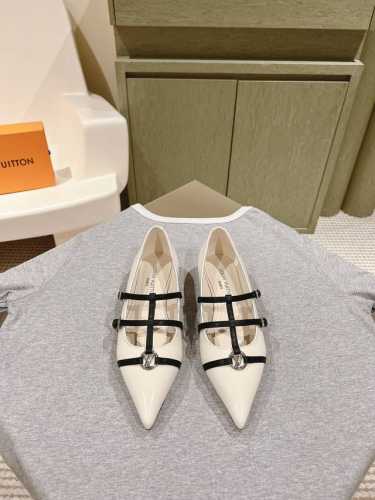 路易威登 224 Lv Cruise女鞋 早春新款绝美尖头小跟鞋这一季太让人惊喜了，时尚界久违的极简之美，多巴胺配色毫不费力的优雅风来袭时髦精致绝美穿上就是仙飘