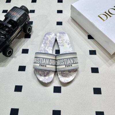 出厂 dior 迪奥经典 春夏度假系列 刺绣平底拖鞋 休闲凉拖 颜色 花布灰 码数 34-42
