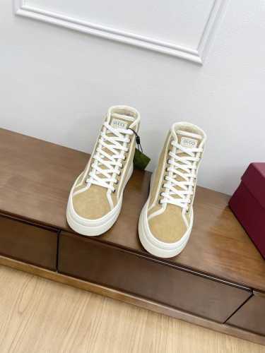 女 男款10代购级Gucci tennis 1977 经典厚底羊毛鞋 最新秋冬季新品，情侣款 加厚纯羊毛，羊毛板鞋，高帮鞋~~~ 面料：经典双G压纹磨砂皮 内里