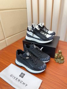 实价 Givenchy 纪梵希 高端版本 专柜同步发售鞋面 意大利进口品牌Logo印花布匹 尽显奢华 羊皮内里加上双层组合 脚感舒适 鞋底 原厂特供气垫Tup发