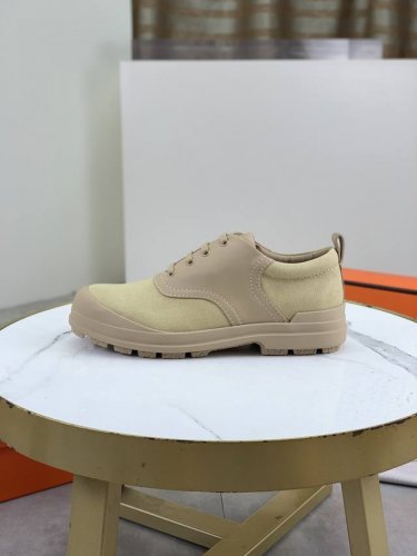 工厂P价P 品牌：HermèS 爱马仕 等级：官网同款 原单品质材料：原版柔软小牛皮配牛筋布 水染牛皮内里 原版意大利橡胶大底款式类别：男士时尚 正装休闲皮鞋