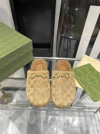 顶级品质 GUCCIss2024秋冬｜平底羊毛拖鞋新品 超舒适的 双带毛拖 简约随性 时髦有范， 慵懒又不乏高级感，最舒适的拖鞋没有之一 随意上脚都好看有型，绝 - 点击图像关闭