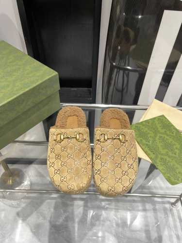 顶级品质 GUCCIss2024秋冬｜平底羊毛拖鞋新品 超舒适的 双带毛拖 简约随性 时髦有范， 慵懒又不乏高级感，最舒适的拖鞋没有之一 随意上脚都好看有型，绝