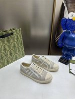 橙子出厂价p gucci 古驰春夏新款 休闲鞋 帆布鞋 运动鞋板鞋 情侣款 轻质Original Gg帆布倾情迎接新一季的到来 这款面料休闲感十足 缀饰抢眼的品