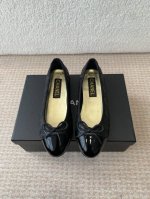 Chanel小香 25Ss 春夏鞋头 电绣点缀 芭蕾舞鞋 宛如女神脖子上的项链 上脚包裹性非常好 上脚跟显瘦 真的是超级精致 复古的玛丽珍太对味了 个人最喜欢好