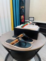 出厂价p Gucci古奇复拖鞋火爆登场！注重每一个细节，都是原版开模制作，做到市场顶级版本，Granny风刮遍了整个时尚圈，这是一双上脚比实物好看的拖鞋，复古的