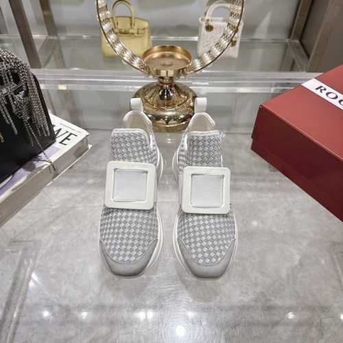 春夏新款Rv女鞋Viv' Run升级钻扣编织运动鞋 明星同款 运动风潮来袭，想要增高的小姐姐非常适合这款！完美拉伸腿部线条 版型超正 做工细节完美 ，上脚非常舒