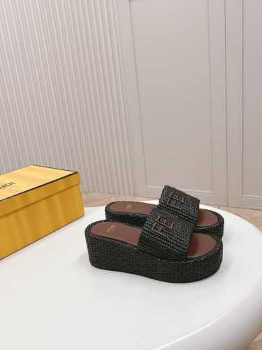 Fendi 芬迪 2024 Fd最新款春夏最新爆款走秀款刺绣logo拖鞋系列 原版1:1开发，首款带ff Baguette装饰性搭扣新鲜血液注入加ff复古的设计
