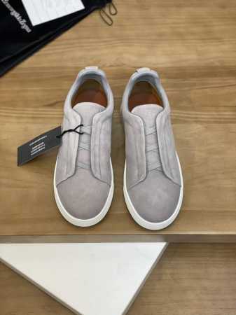 实价 商品商标：杰尼* 杰尼亚* 低帮休闲鞋 正码码数 38-44 可订做45 商品材料：鞋面进口牛磨砂皮，羊皮内里，原版大底。 编 号：846 - 点击图像关闭