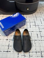 Birkenstock 博肯 真软木潮流时尚 休闲鞋 人体工程学设计符合脚形的脚床，软木材质穿着超级轻便舒适，楦形线条优美，做工精致，长时间穿着不累脚。略显慵懒