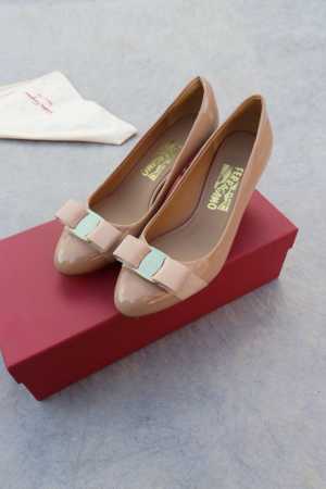 冲量价: 真皮底+40 salvatore Ferragamo 菲拉格慕Sf经典款 修脚版型 上脚超美 跟高 5.5Cm 鞋面 进口牛漆皮 内里 羊皮 垫脚 羊 - 点击图像关闭