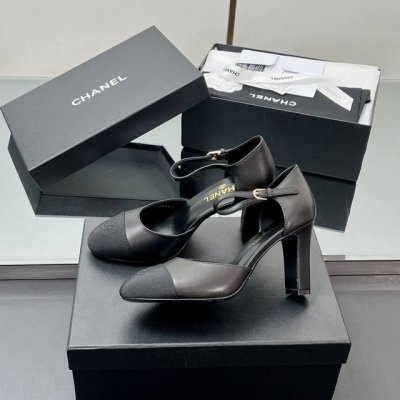 顶级版本 2025Ss春夏最新走秀爆款、Chanel 香奈儿经典拼接高跟凉鞋 高跟鞋 香奶奶家一贯的优雅名媛气质 高级感十足！上脚非常Nice～不管光脚穿或搭配