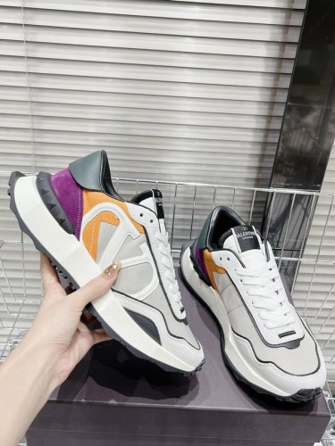 Valentino 码数:39 44 38.45定做 华伦天奴 运动鞋系列 valentino华伦天奴V家 新款Netrunner系列 休闲 气垫 情侣运动鞋