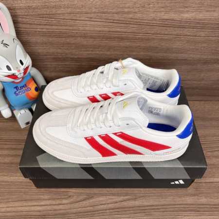 adidas Predator 24 League Low Freestyle 圆头 舒适 防滑耐磨 足球鞋 白色。 货号: Ig8974 码数:36-45码！ - 点击图像关闭